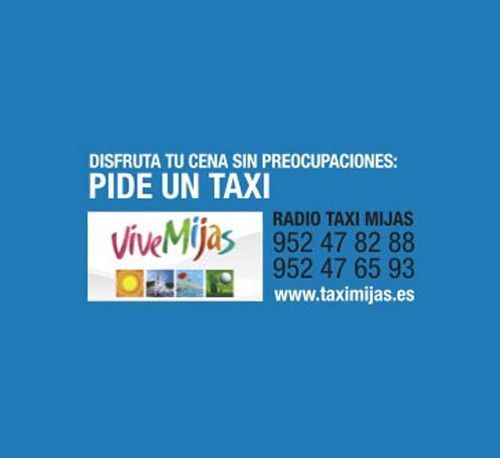 Un cartel azul que dice Vive Mijas.