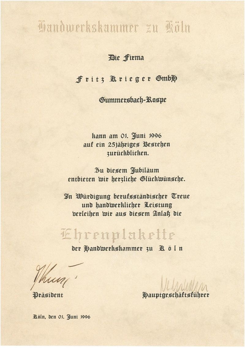 Eine Gedenkurkunde der Kölner Gewerbekammer, mit der der Fritz Krieger GmbH für 25 Jahre eine Gedenktafel verliehen wird.