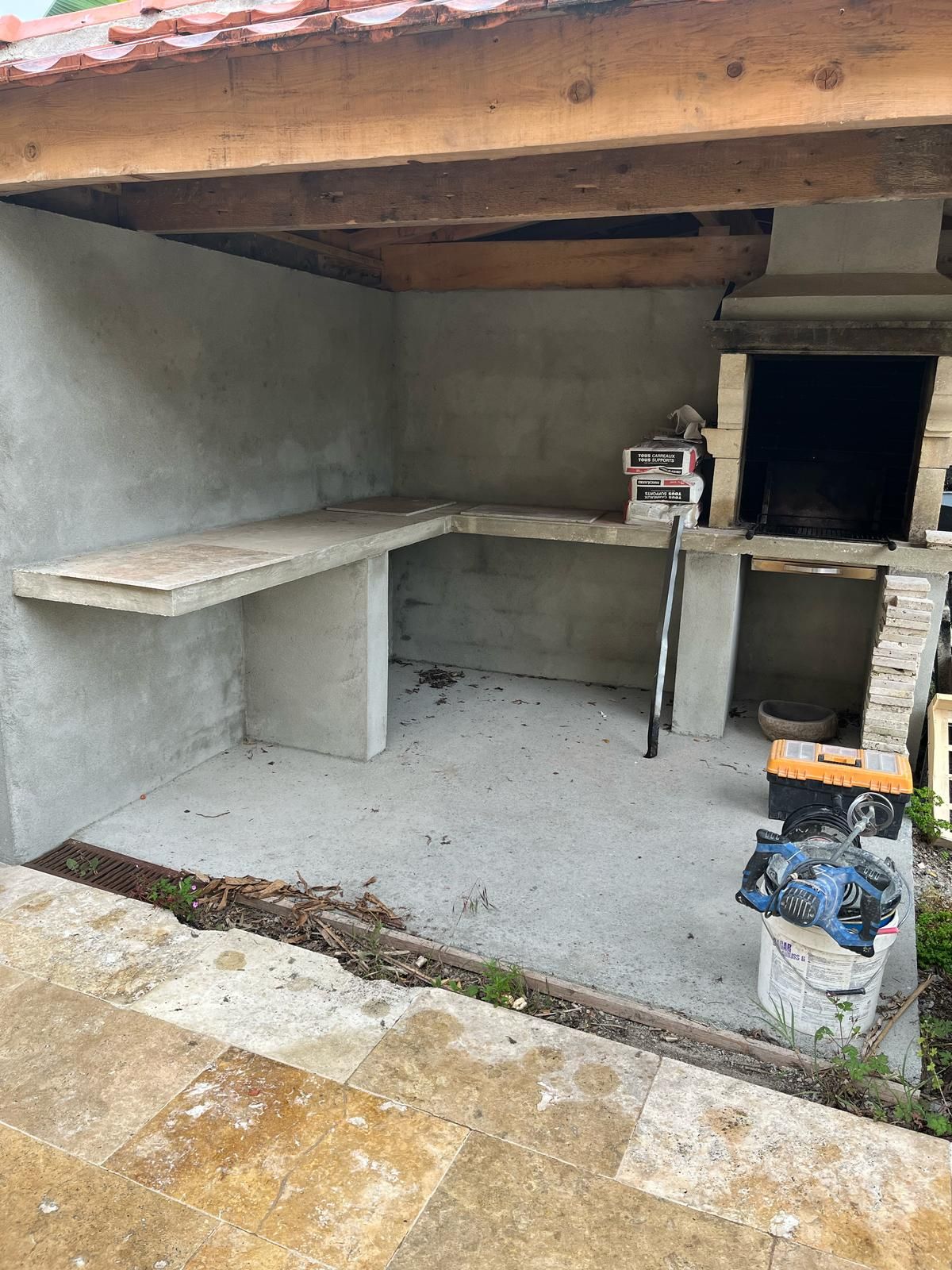 Cuisine d'été avant pose de carrelage