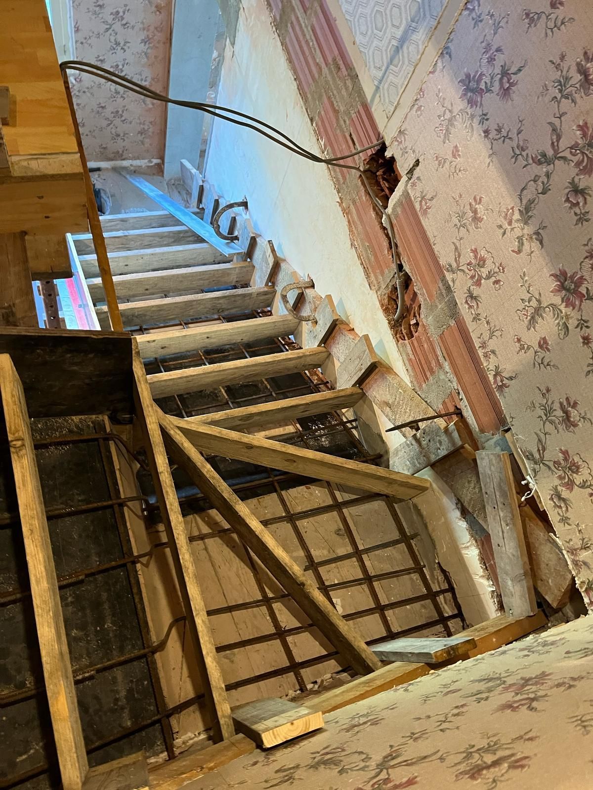 Escalier en construction dans une maison