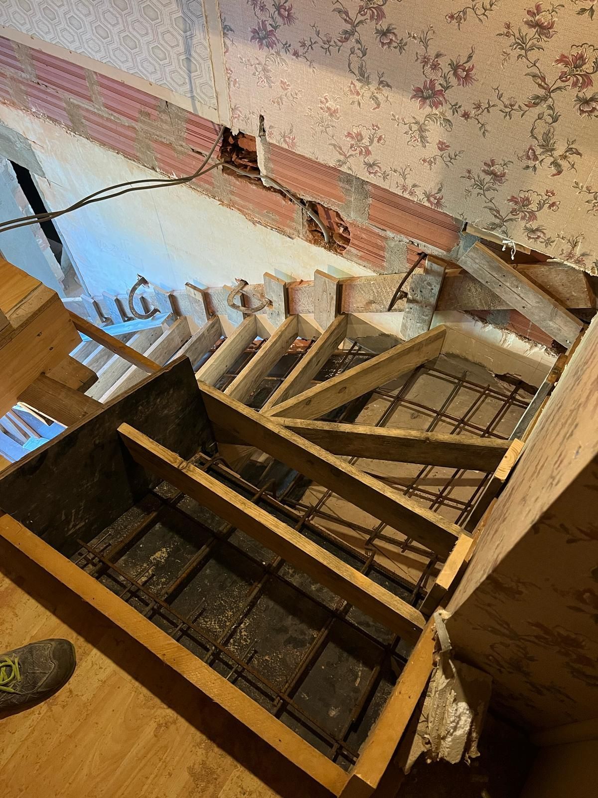 Escalier en construction dans une maison