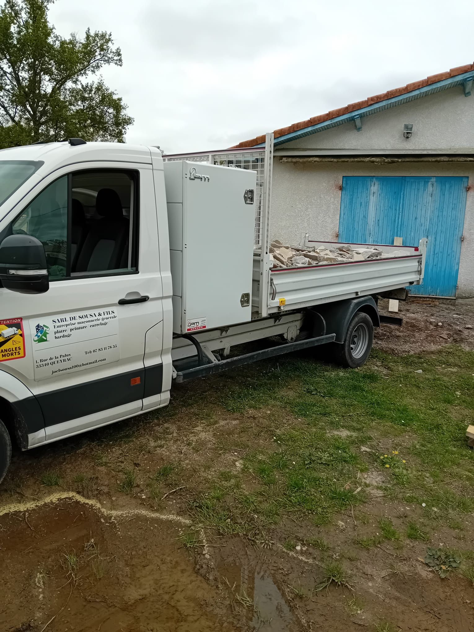 Camion benne chargé