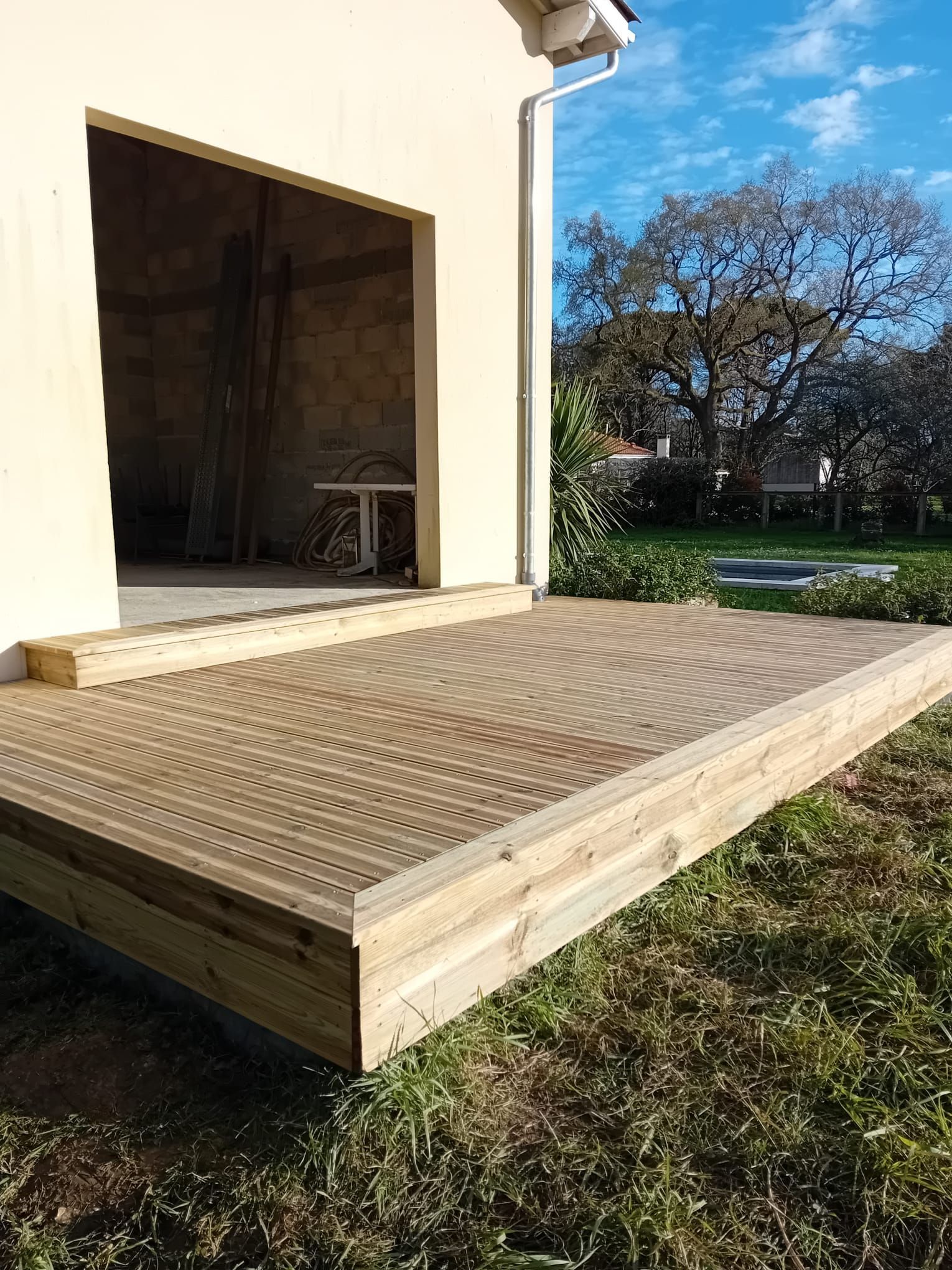 Terrasses en lames de bois terminées