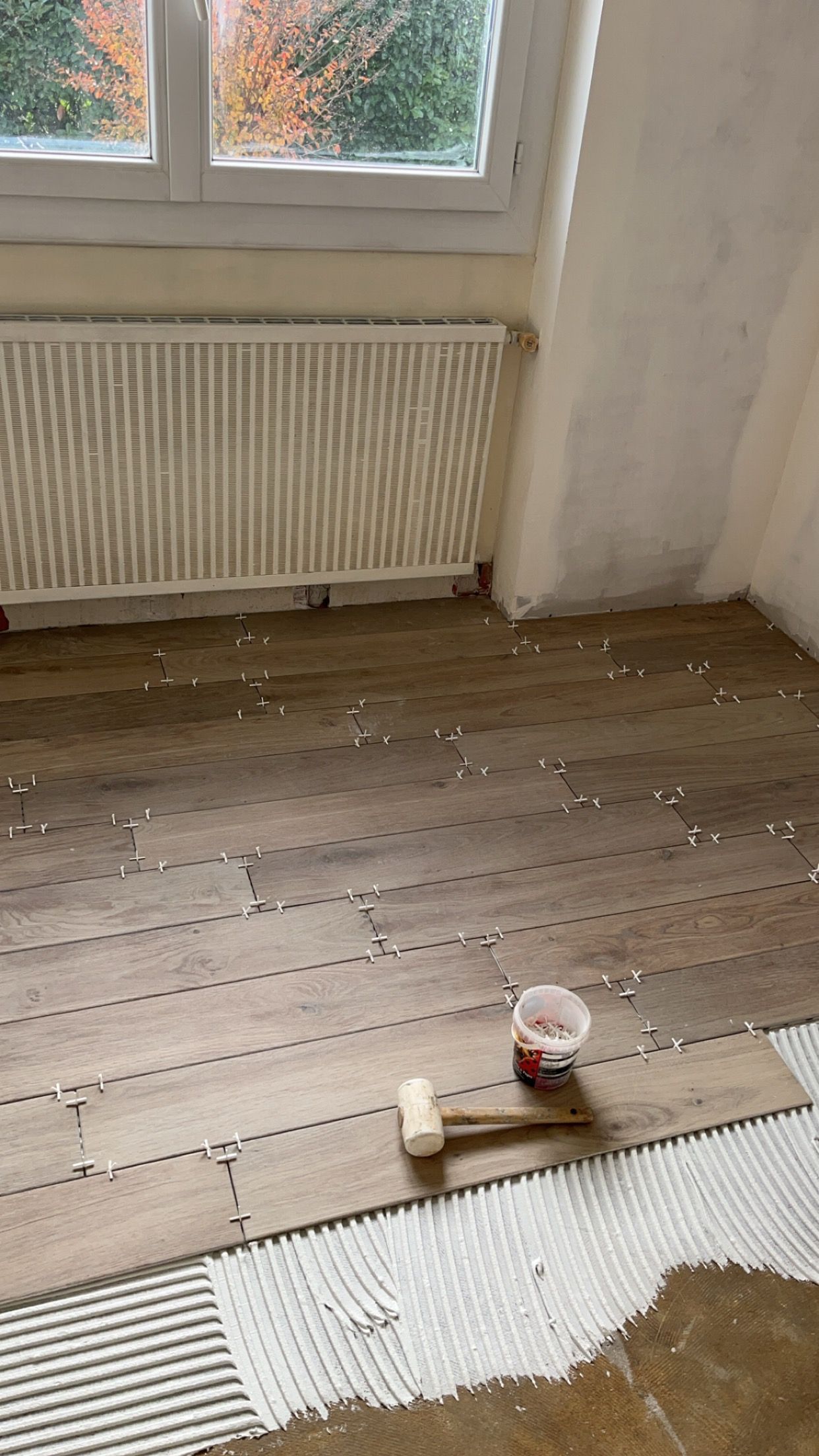 Pose de carrelage imitation parquet
