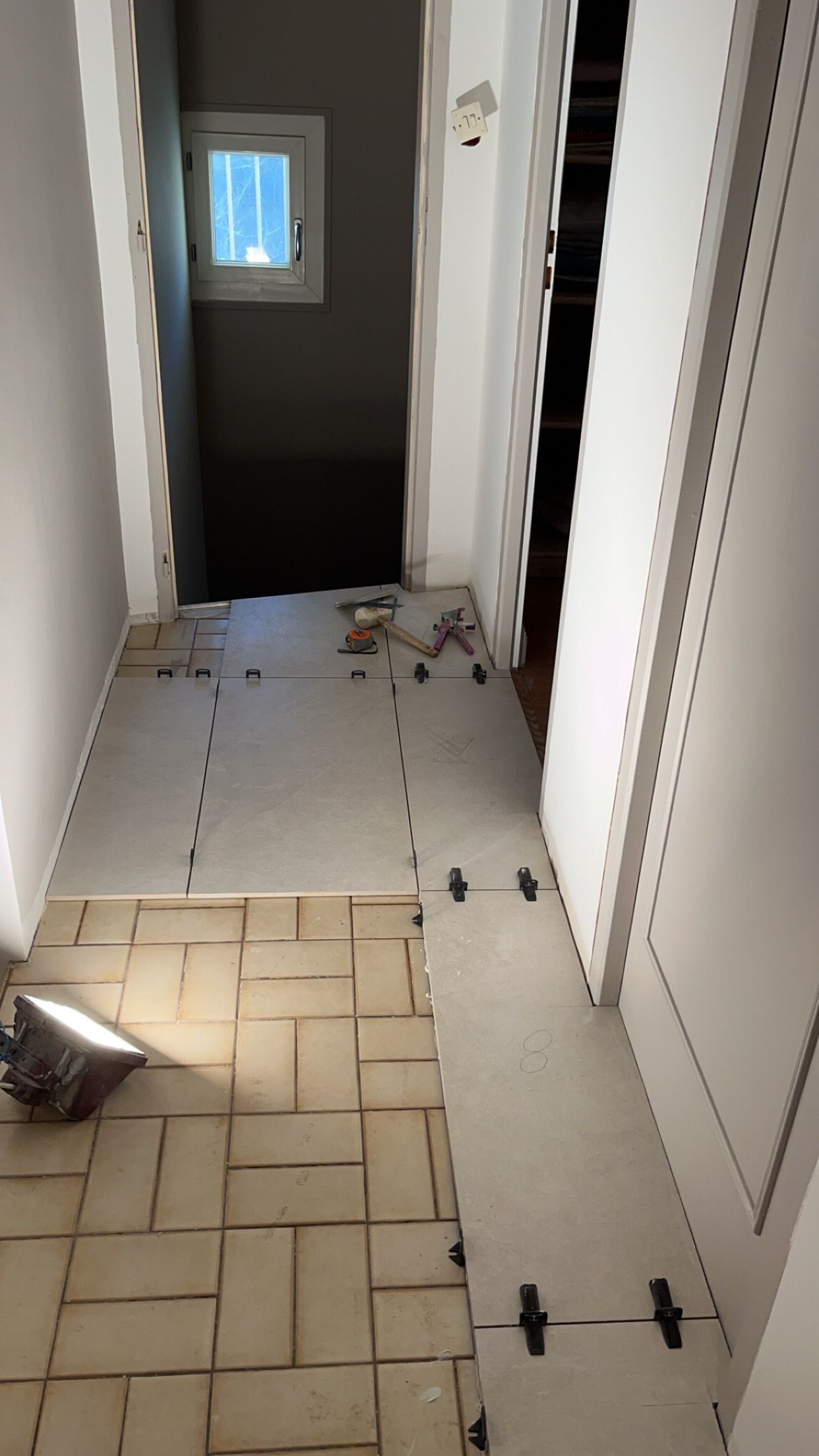 Pose de carrelage pour recouvrir un sol