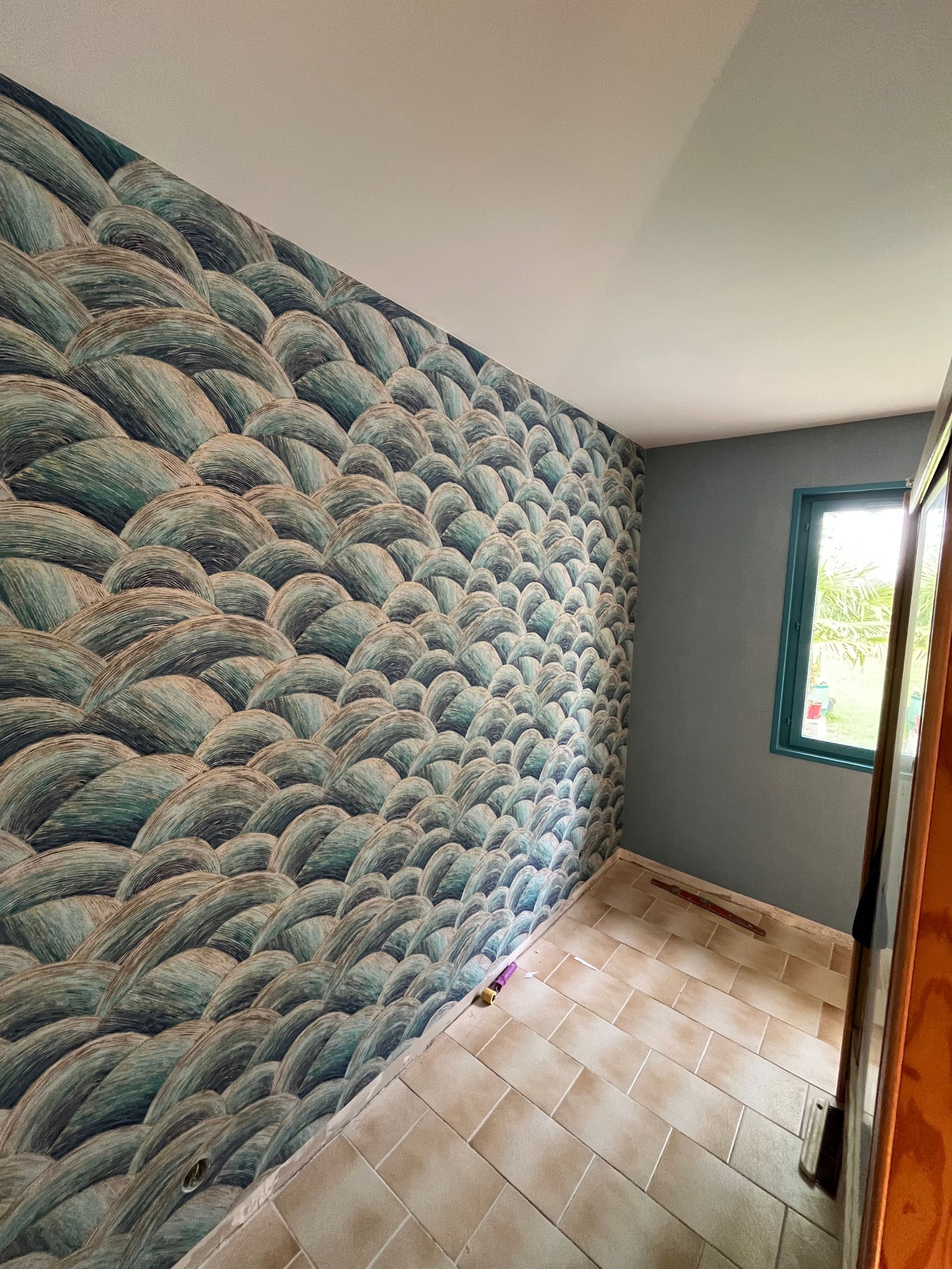 Papier peint bleu à motif