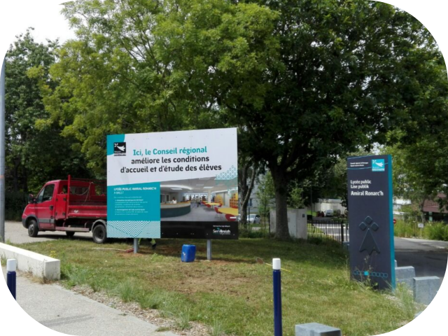 Panneau publicitaire du conseil régional breton