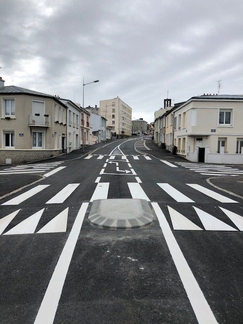 Dos d'âne avec marquage au sol