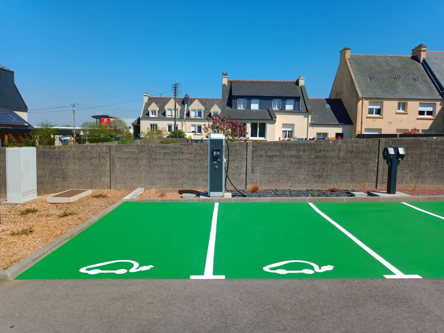 Places de parking vertes pour voitures électriques