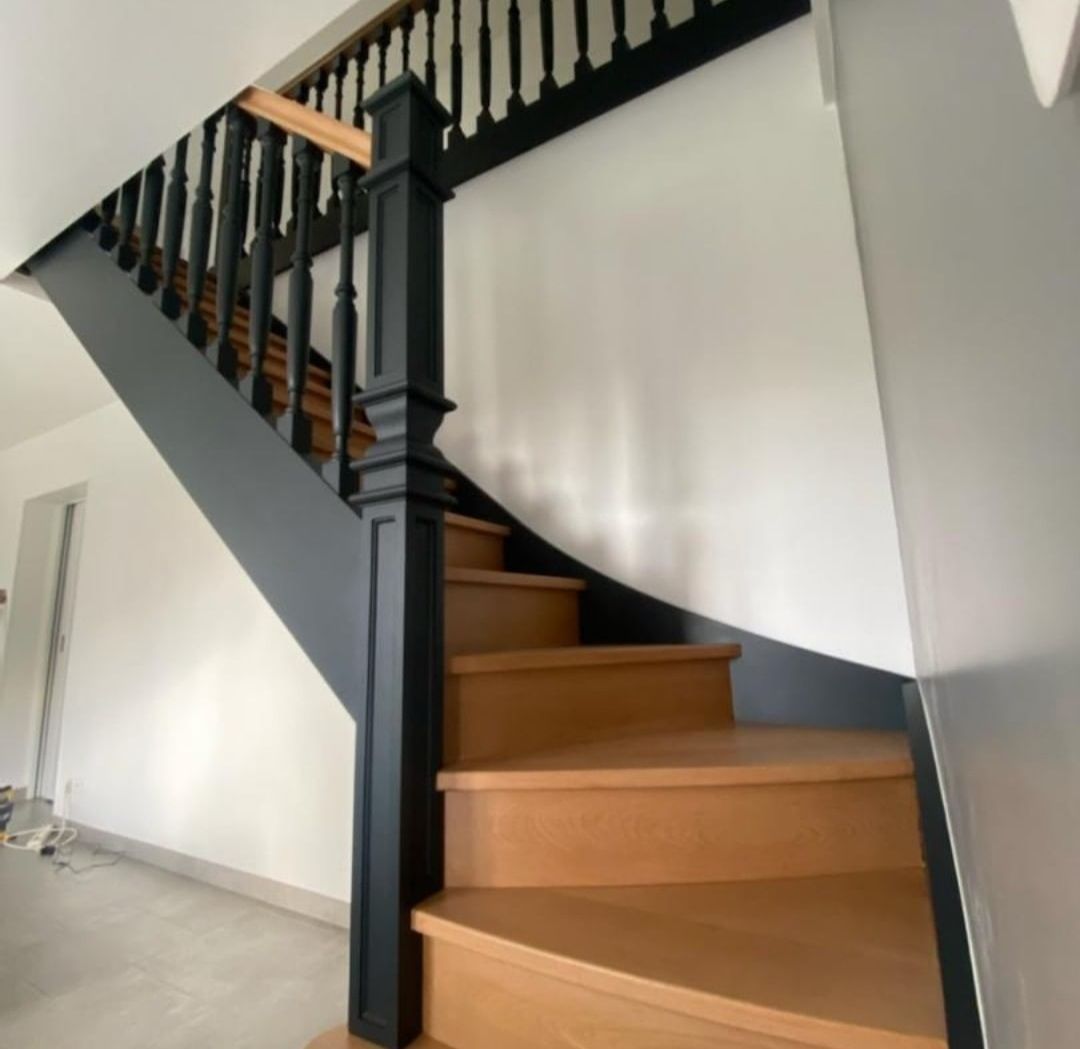Escalier d'angle en bois et en acier