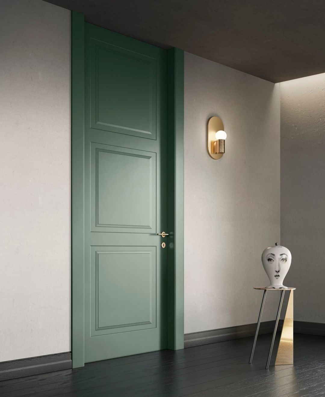 Porte verte dans un couloir blanc orné de touches dorées et d'une sculpture décorative.