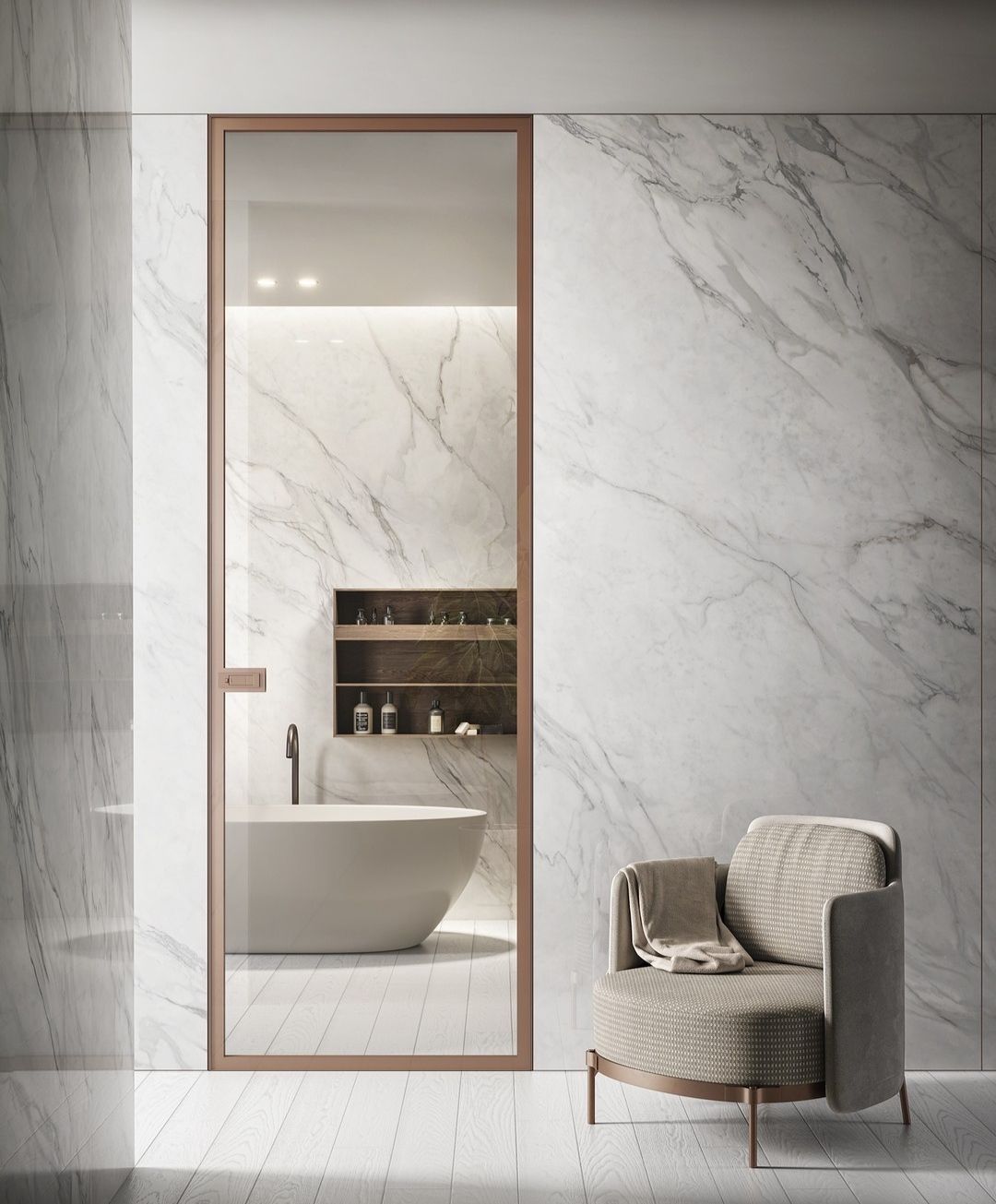 Porte encadrée de miroirs reflétant une salle de bains moderne avec baignoire, murs en marbre et chaise.