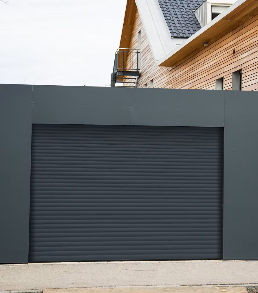 Porte de garage noire enroulable