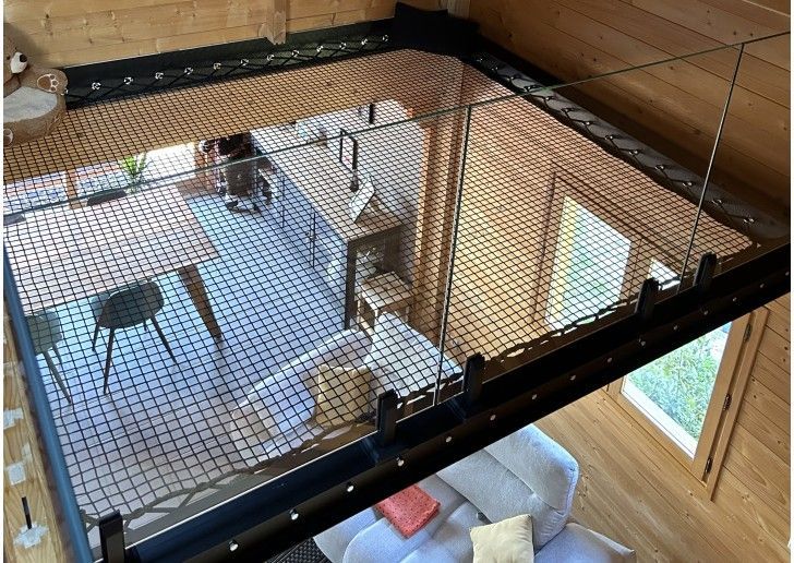 Escalier en bois clair sans rampe