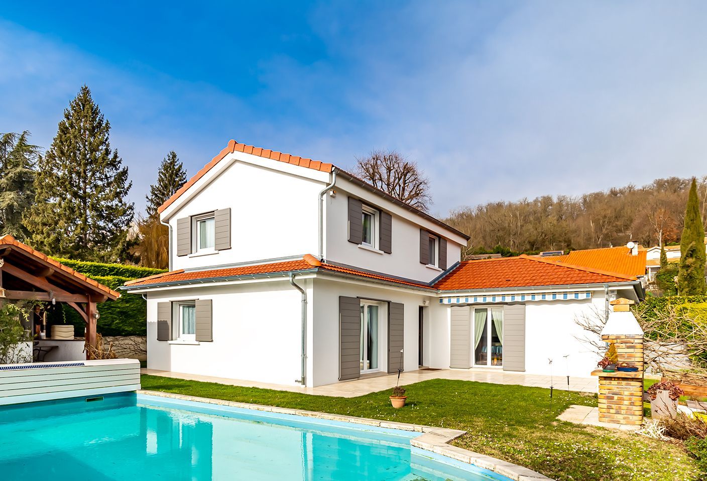 Volets coulissants gris en aluminium sans rail