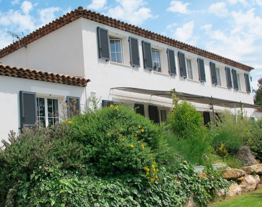 Volets battants persiennés en aluminium à cadre