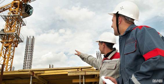 2 géomètres sur un chantier