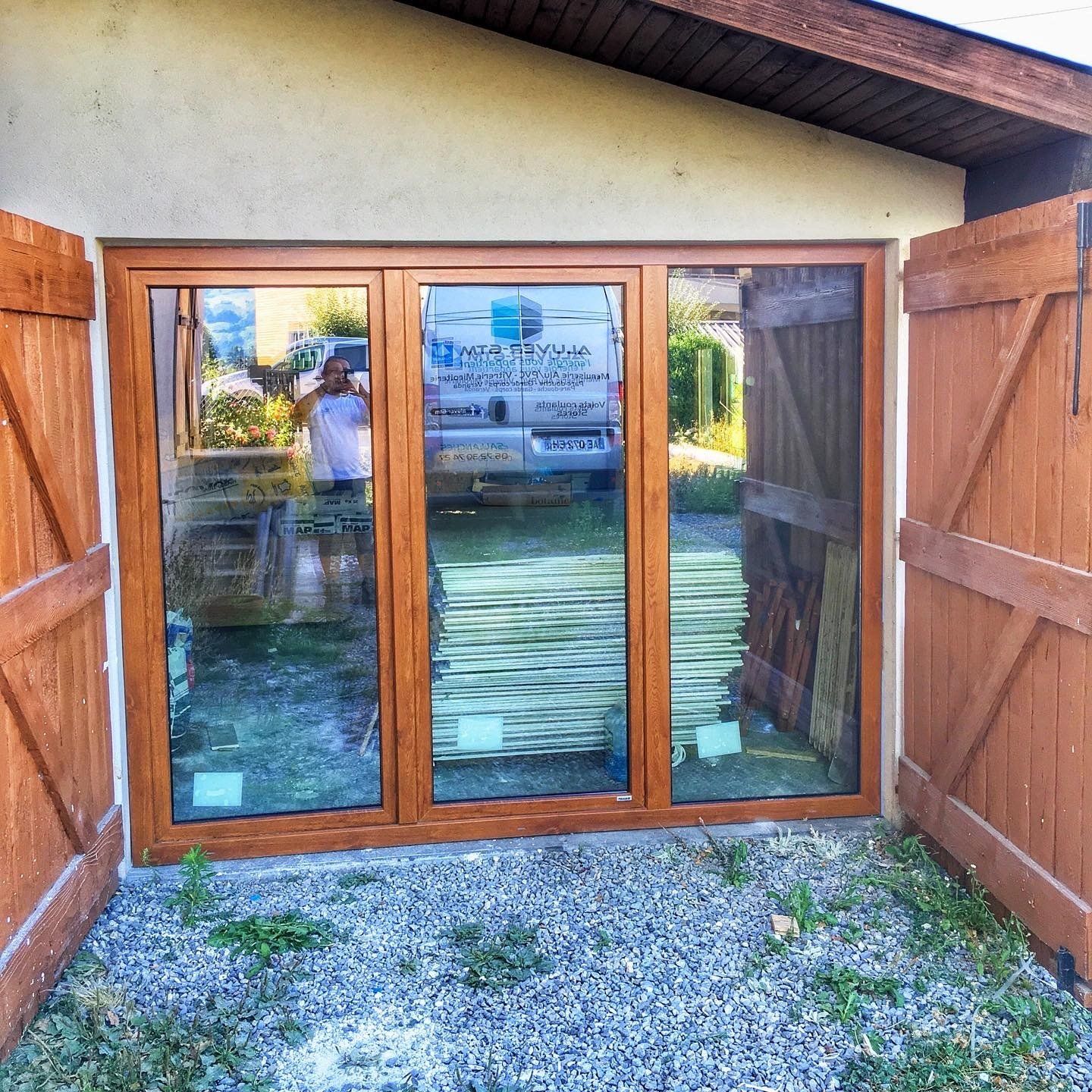 Belle menuiserie avec trois vitres