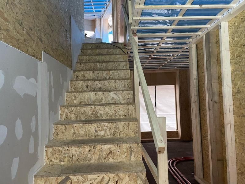 Eine Treppe in einem im Bau befindlichen Gebäude