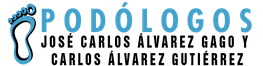 Logotipo de los Pod&oacute;logos Jos&eacute; Carlos &Aacute;lvarez Gago y Carmen &Aacute;lvarez Garc&iacute;a con tonalidad azul y texto en negro y azul.
