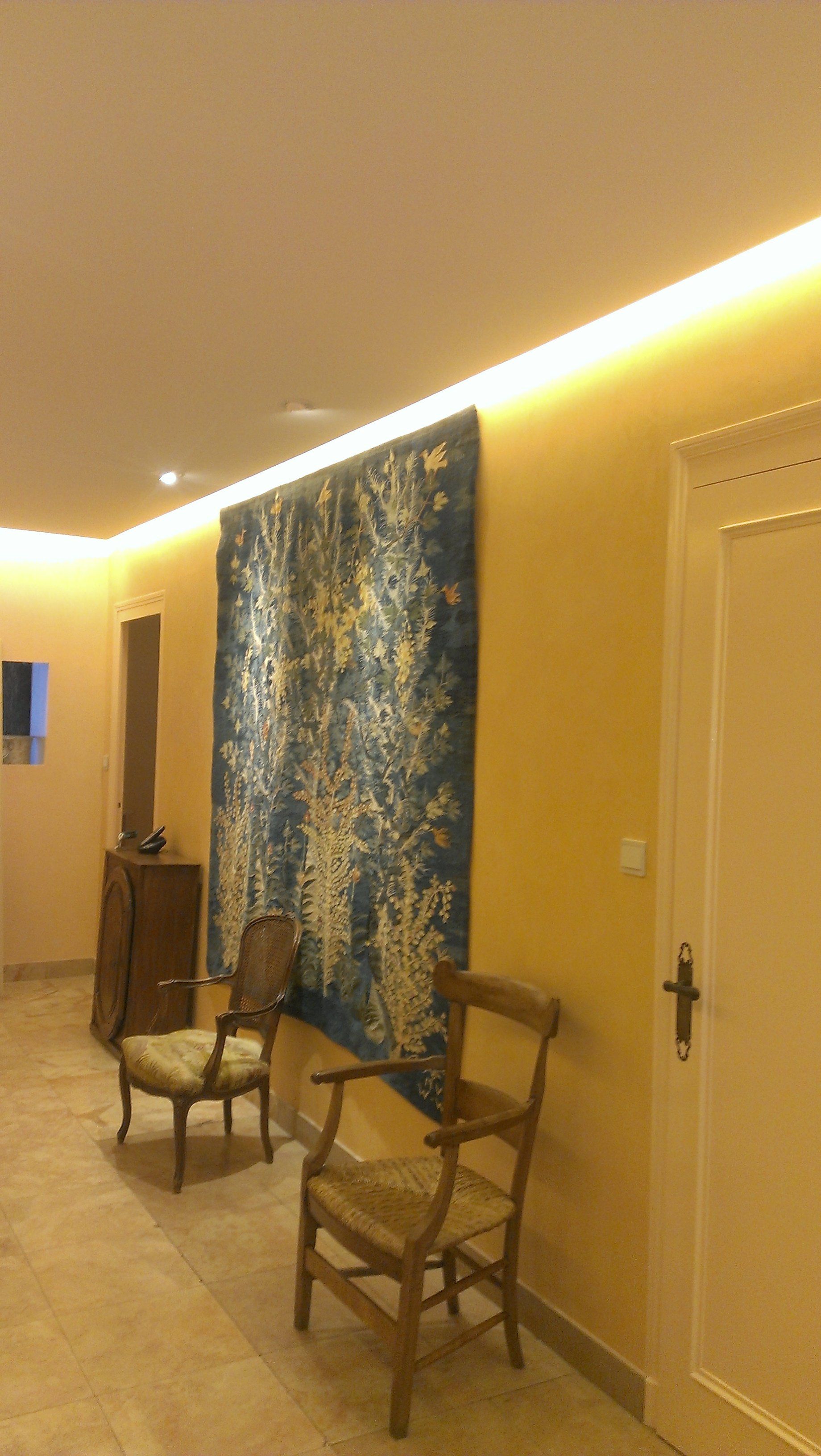 Peinture murale jaune