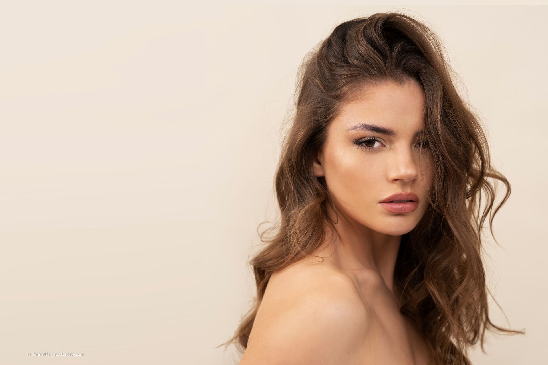 Model mit langen Haaren