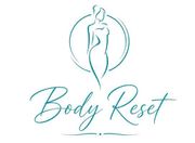 Logotipo color turquesa de una figura minimalista dentro de un c&iacute;rculo sobre las palabras &ldquo;Body Reset&rdquo;.