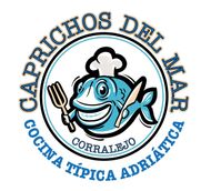 Logotipo: Caricatura de pez con gorro de chef sosteniendo tenedor y cuchillo, "Caprichos Del Mar" arriba.