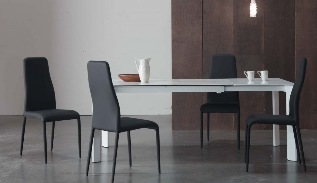 Chaise modèle MIRTA