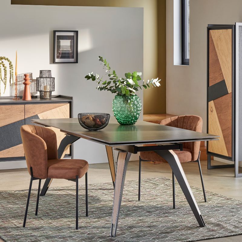 TABLE 2 Allonges Réf SOLAR de Meubles COUTURE  
L 180 x Prof 100 x H: 77 cm   ou
L 200 x Prof 100 x H: 77 cm 
2 allonges de 45 cm en bout.
Céramique pleine masse ép 10 mm.5 finitions au choix.
Piétement métal /véritable bois de placage chêne sur panneau de particules. Plusieurs teintes au choix.
Meubles MARTY BARAQUEVILLE près de 12000 RODEZ, 12450 LUC LA PRIMAUBE, 12800 NAUCELLE,12200 VILLEFRANCHE DE ROUERGUE, 12240 RIEUPEYROUX;