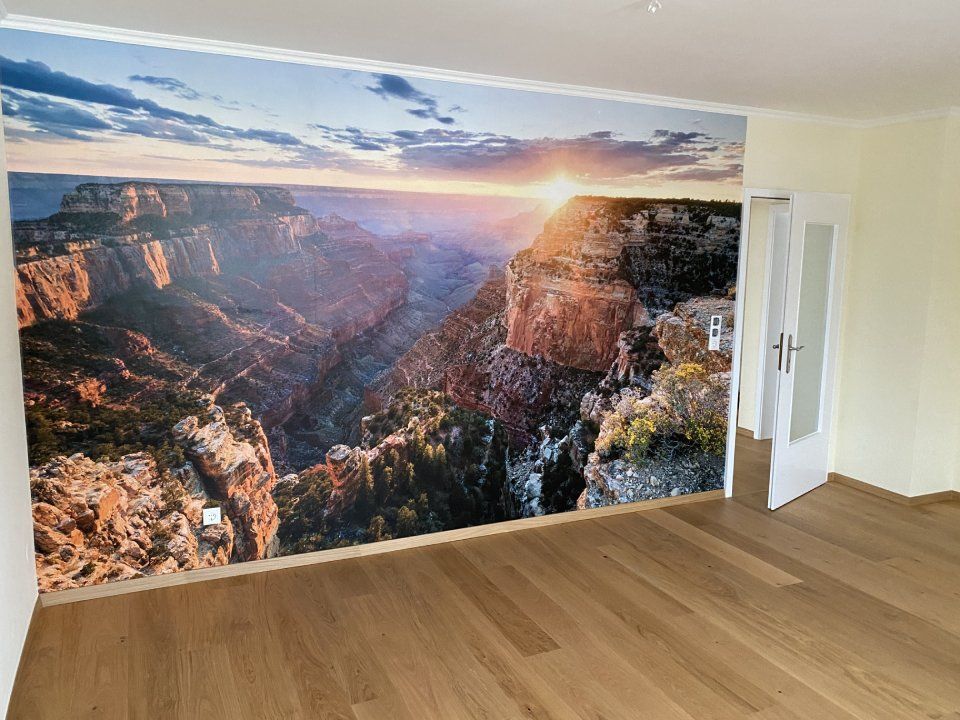 Wandgemälde des Grand Canyon bei Sonnenuntergang an einer Wand.