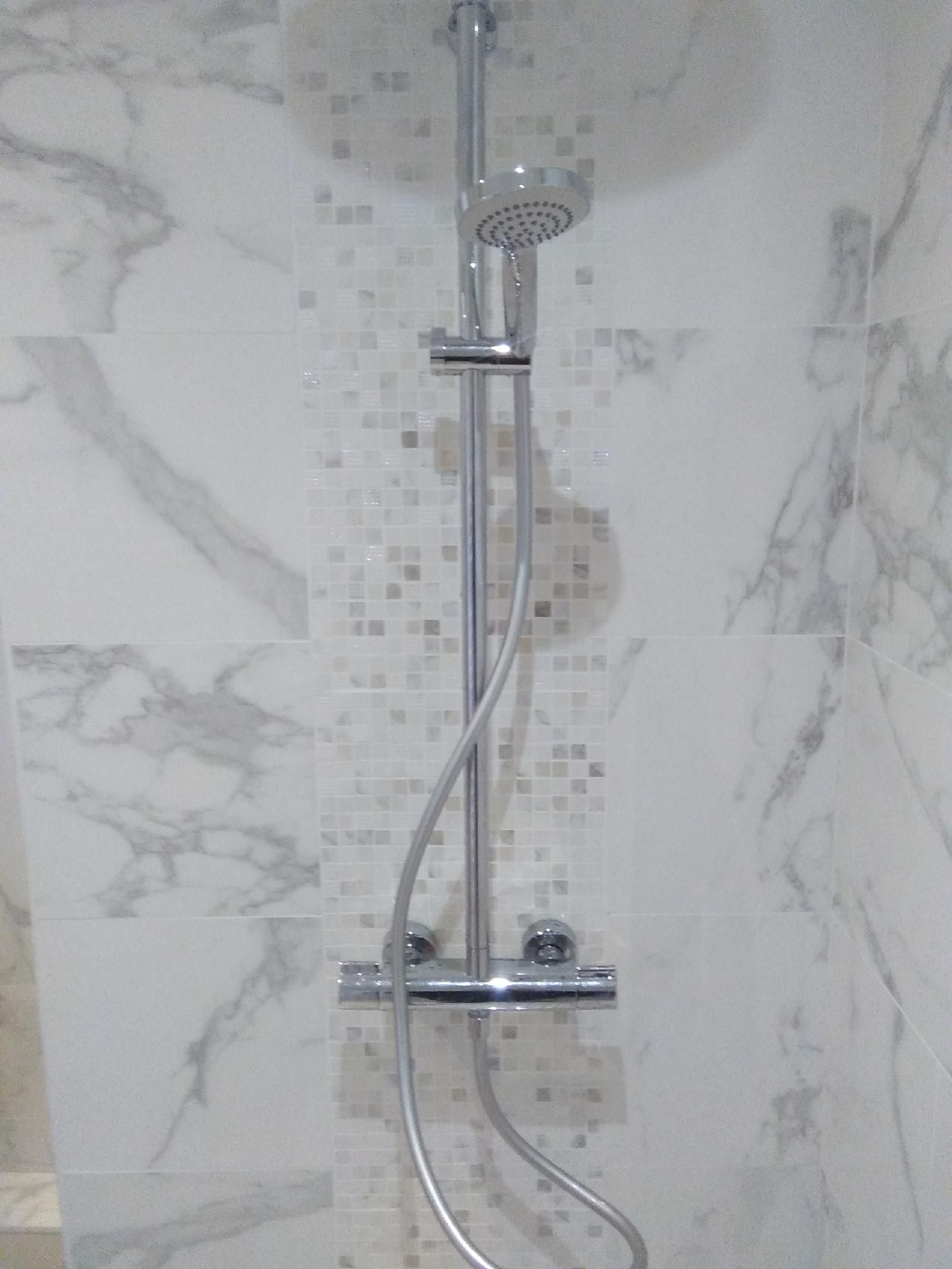 Robinneterie douche et faïence