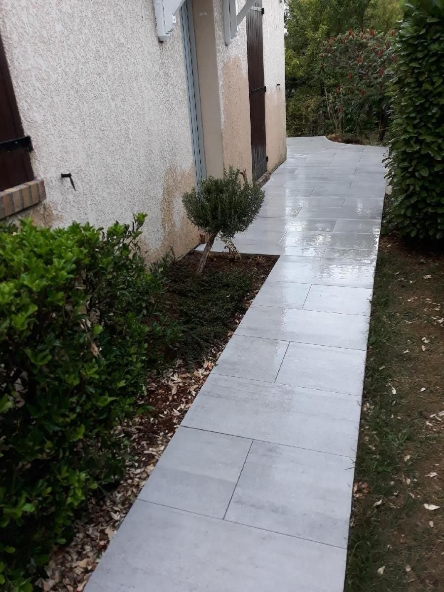 Contour maison carrelé