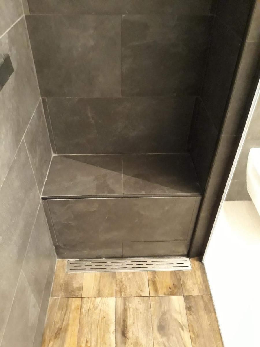 Banc dans une douche