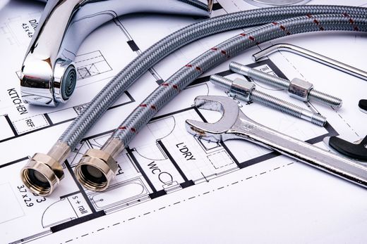 Outils de dessin et conduit métallique flexible sur les plans architecturaux