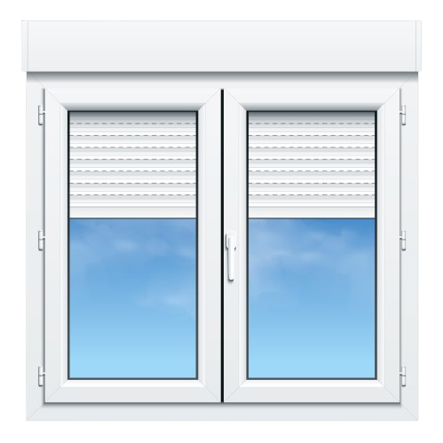 Fenêtre double blanche aux stores baissés, ciel bleu visible.