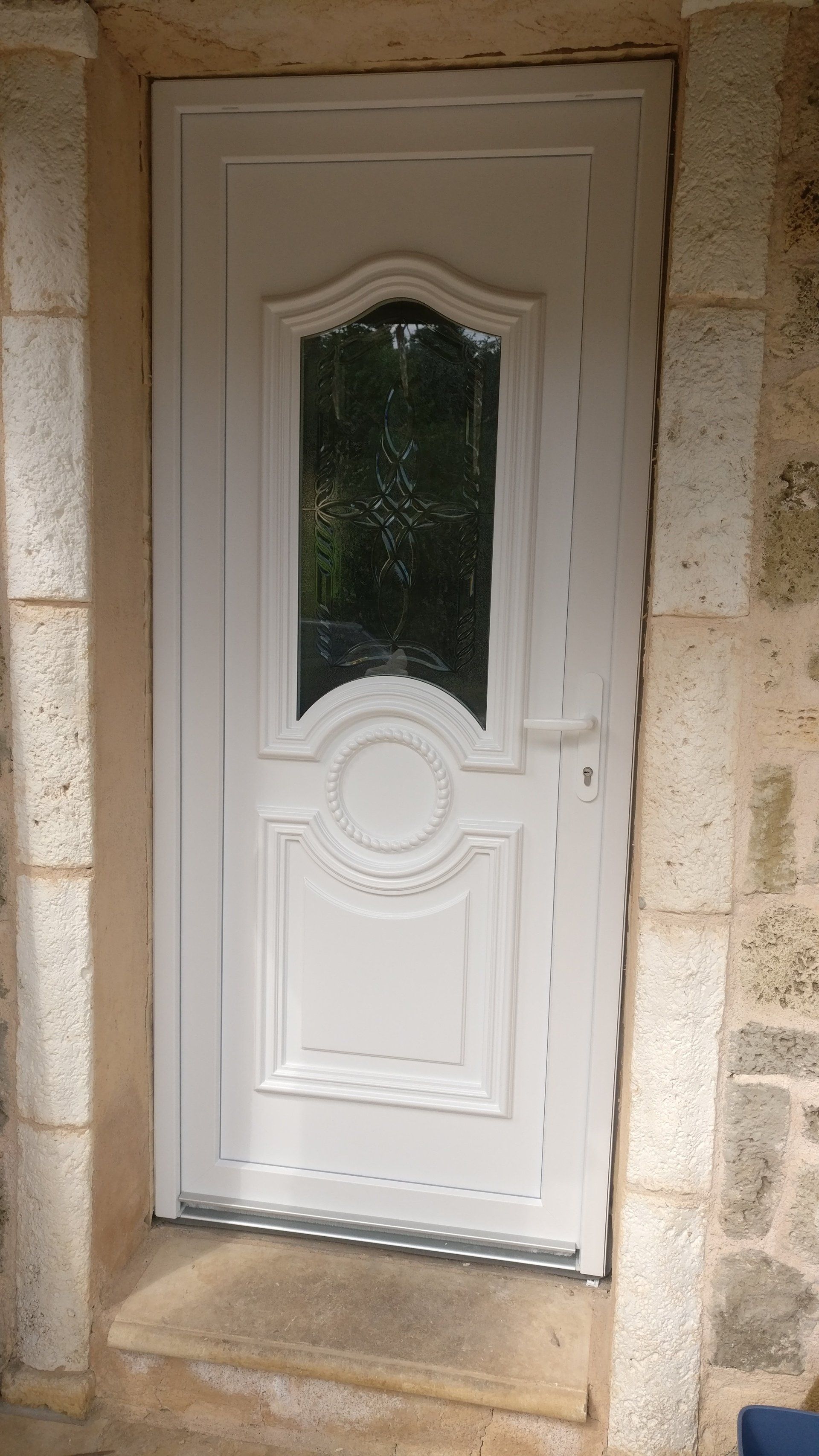 Pose de porte d'entrée