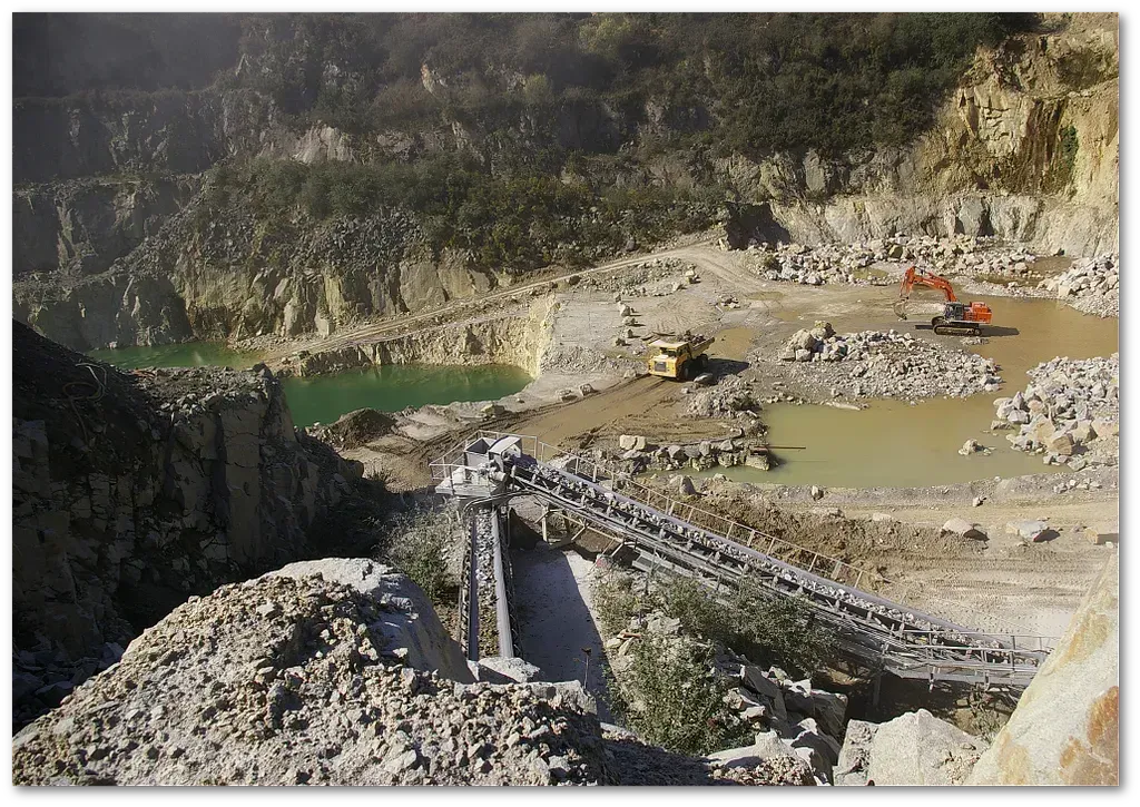 Vue aérienne de la carrière Guena