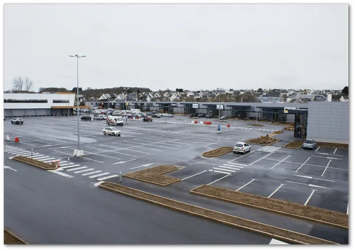 Création du grand parking d'une zone industrielle
