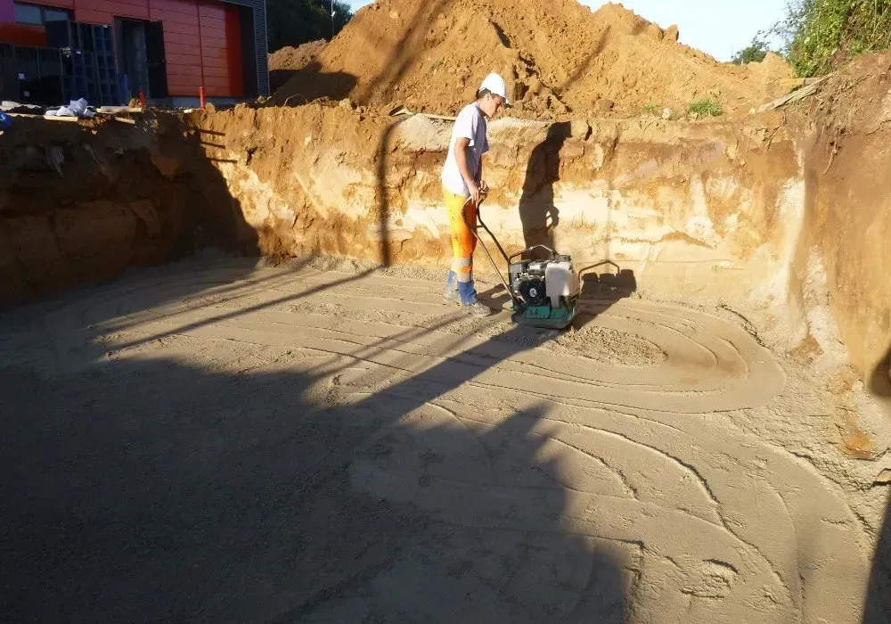 Trou pour un bassin de rétention d'eau