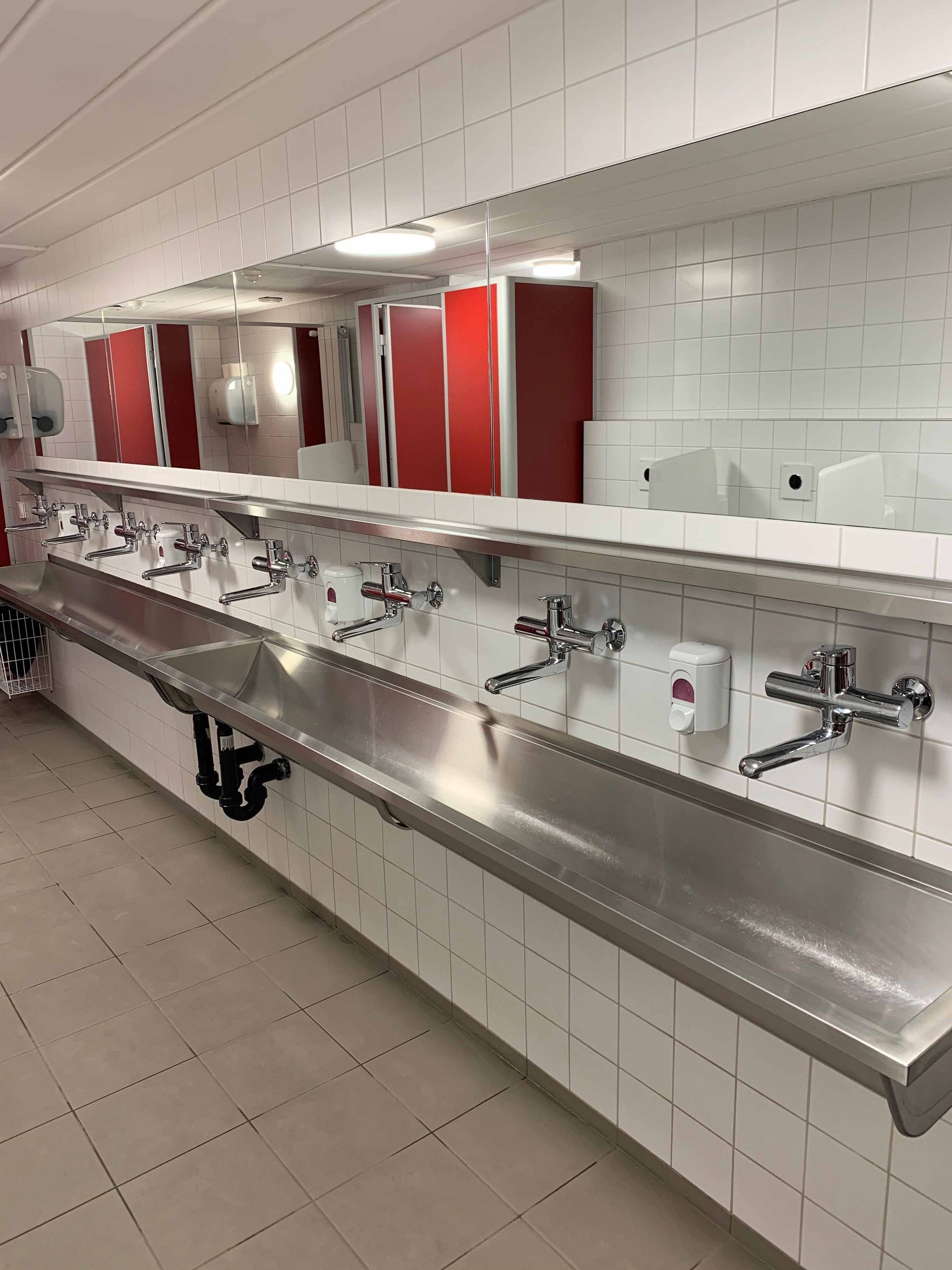 Impianti sanitari bagni pubblici - Idromax Sanitari Riscaldamenti Bellinzona