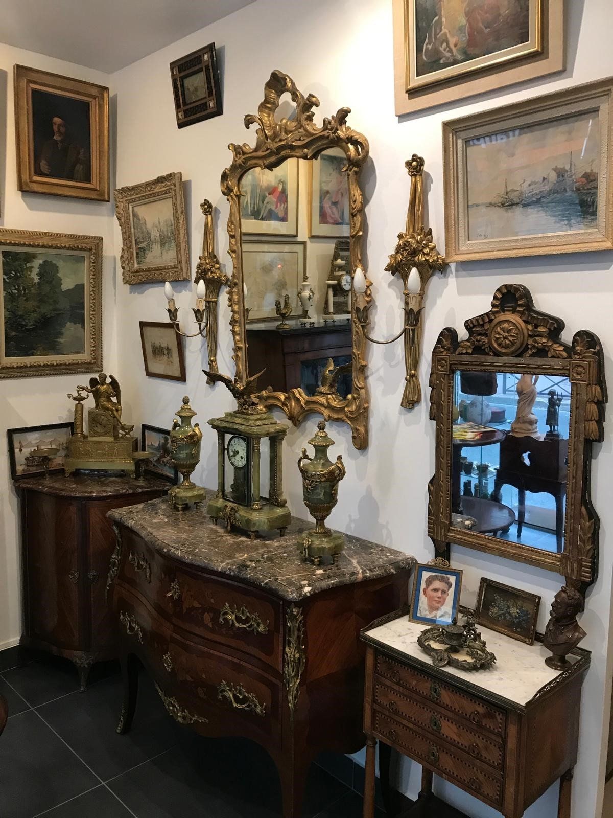 Miroirs et commode