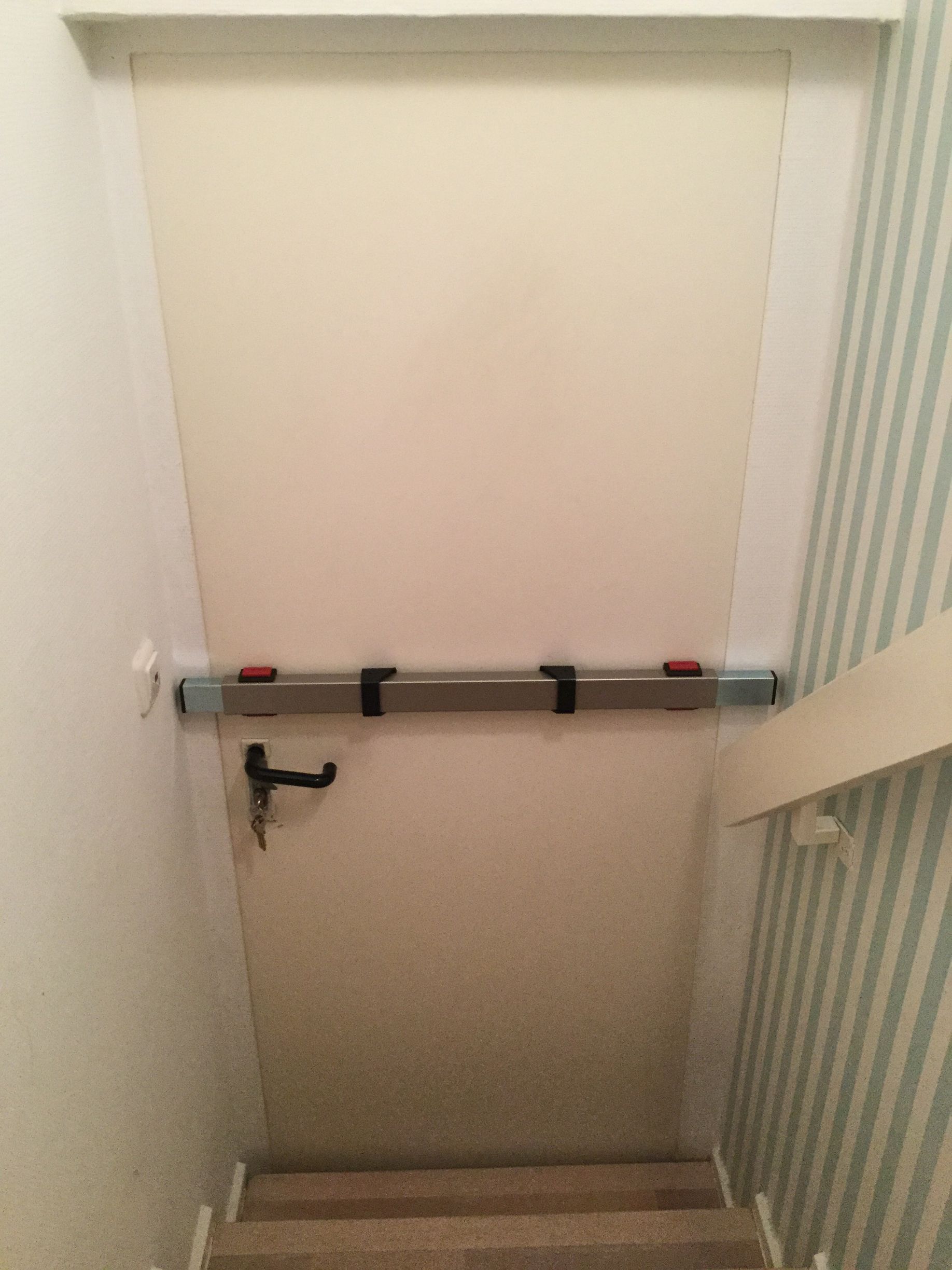 Einbau Panzerriegel vom Schlüsseldienst ALLES Klar Montagebeispiel_03