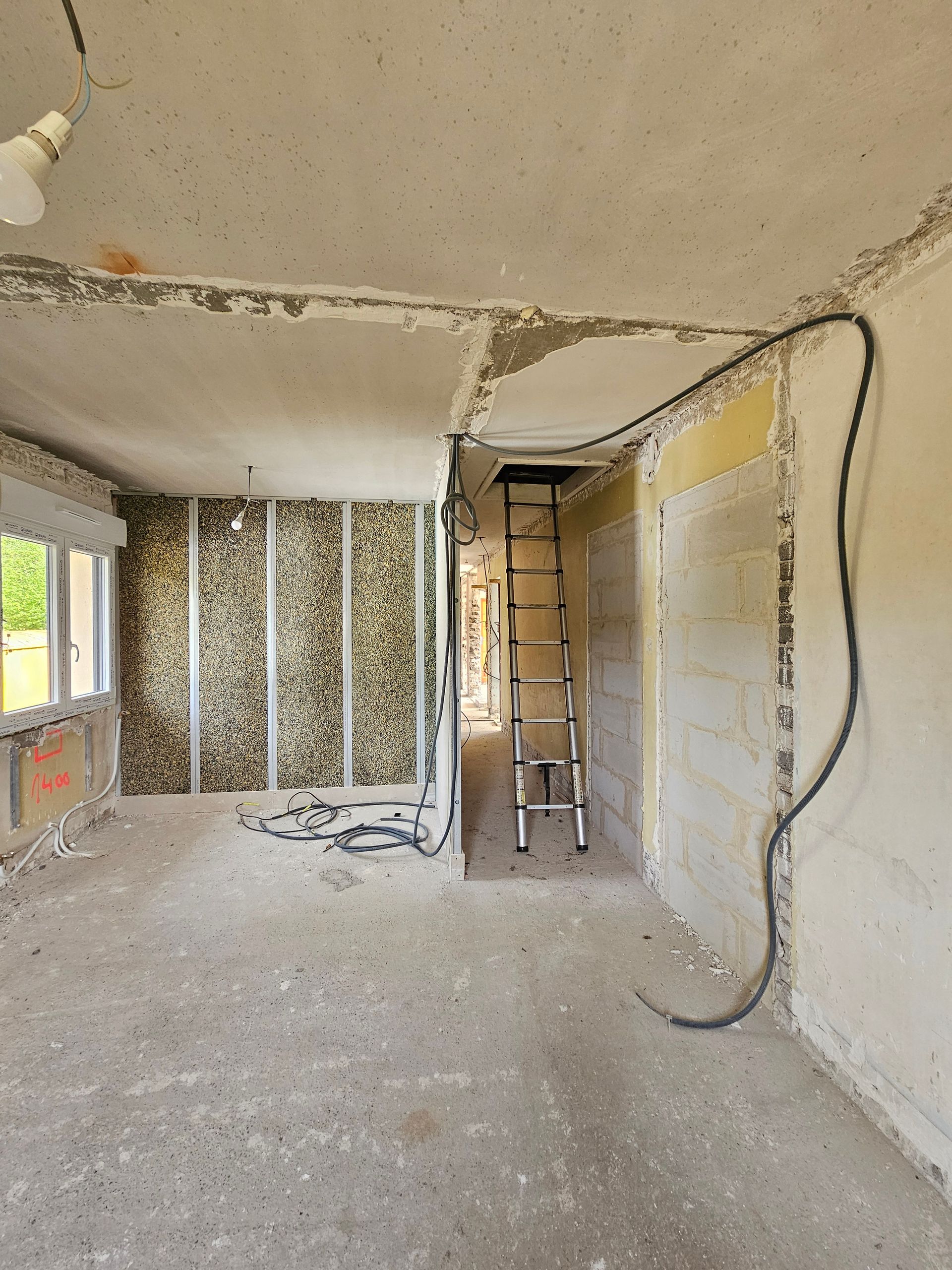 Pièce intérieure en travaux de rénovation