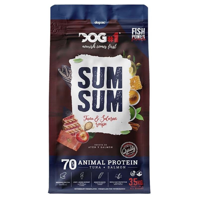 Bolsa azul de comida para perros con la etiqueta “SUM SUM”, sabor a pescado, 70% de proteína animal