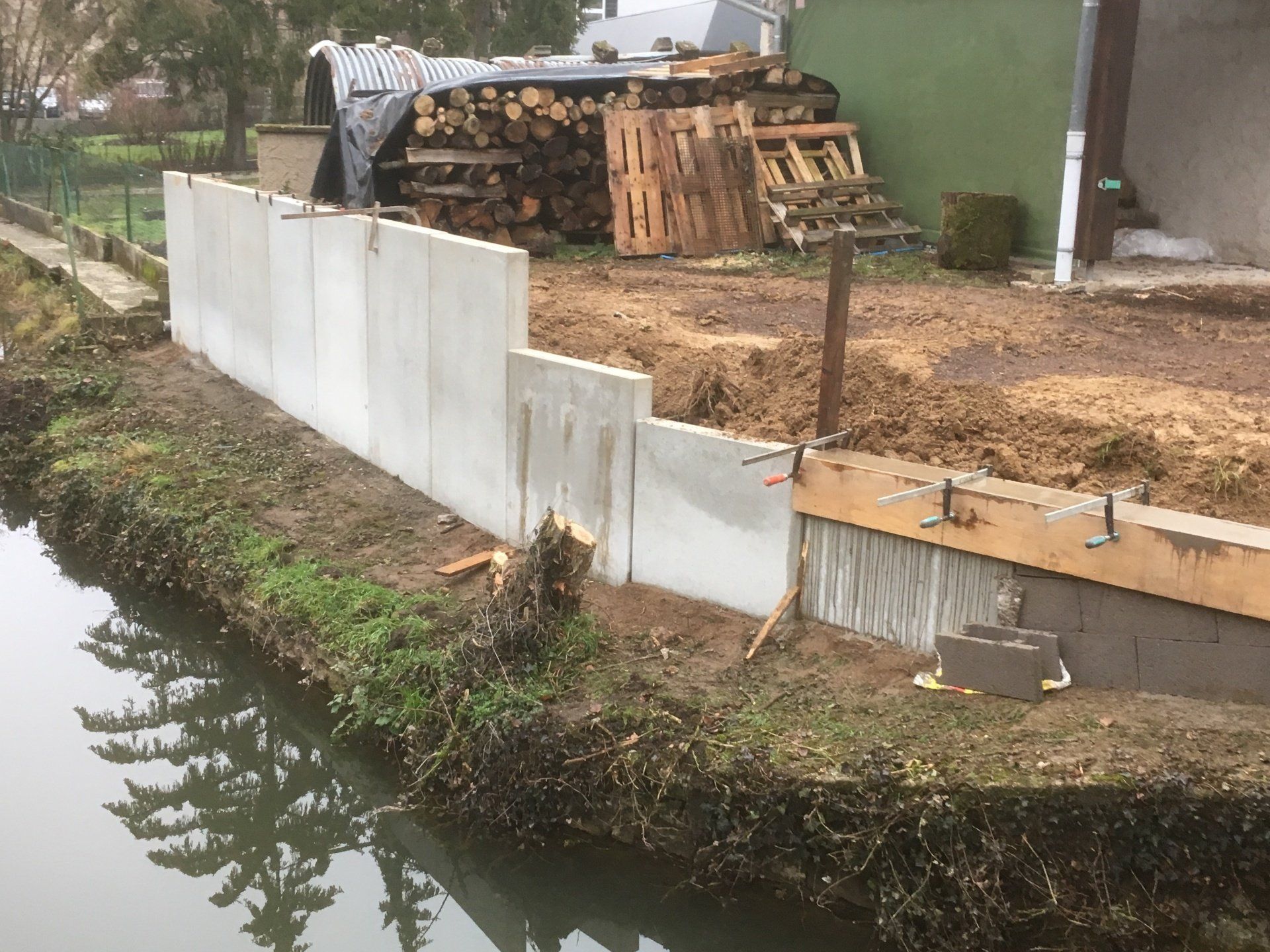 pose de clôture béton