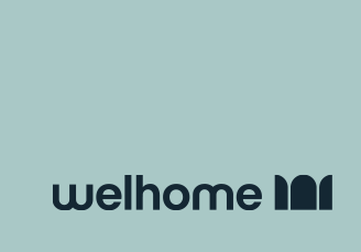 Logotipo da Welhome em texto azul escuro com um símbolo estilizado em um fundo azul claro.