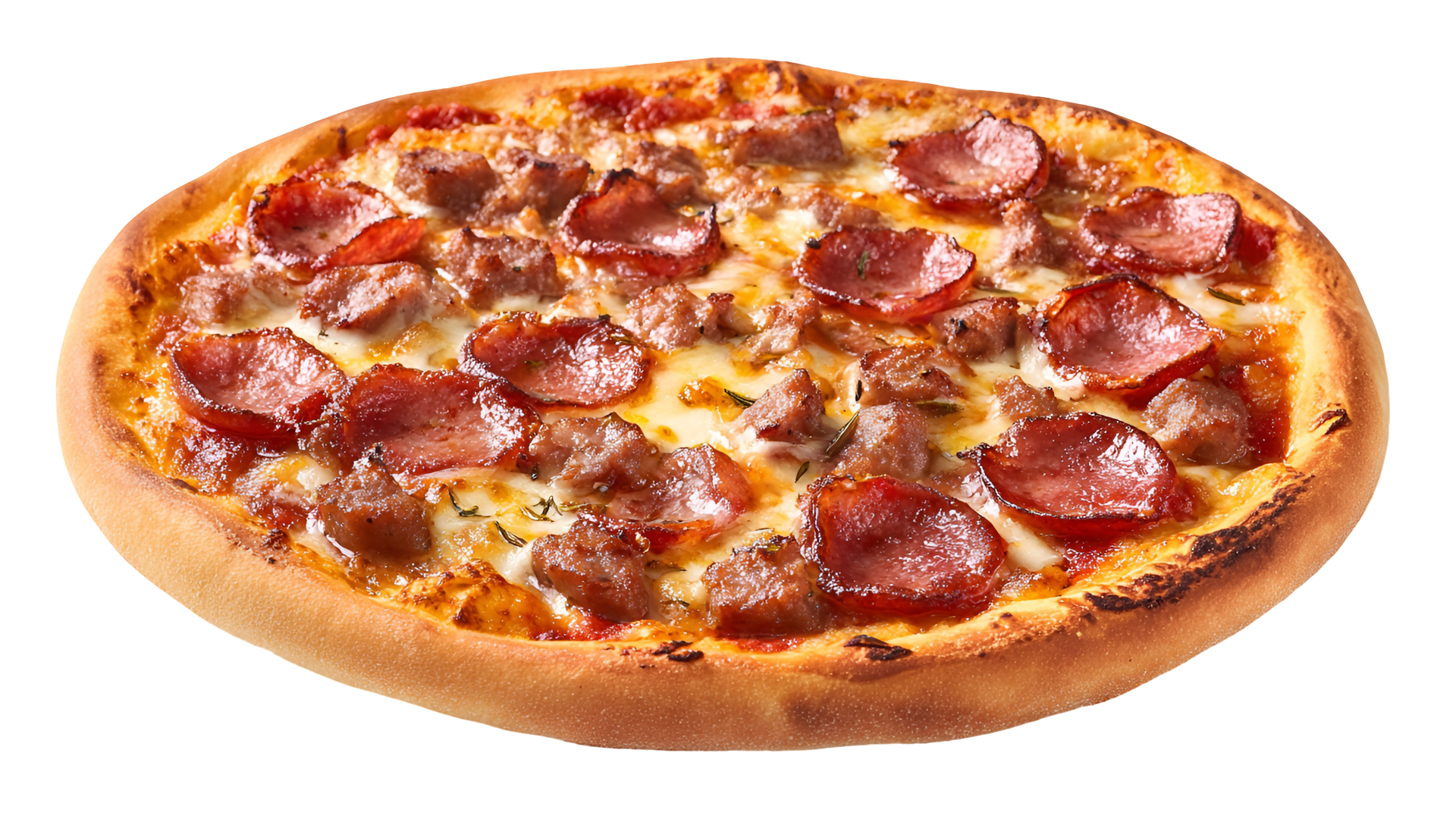 Pizza aux pepperonis et à la saucisse sur une croûte dorée, fromage et sauce tomate.