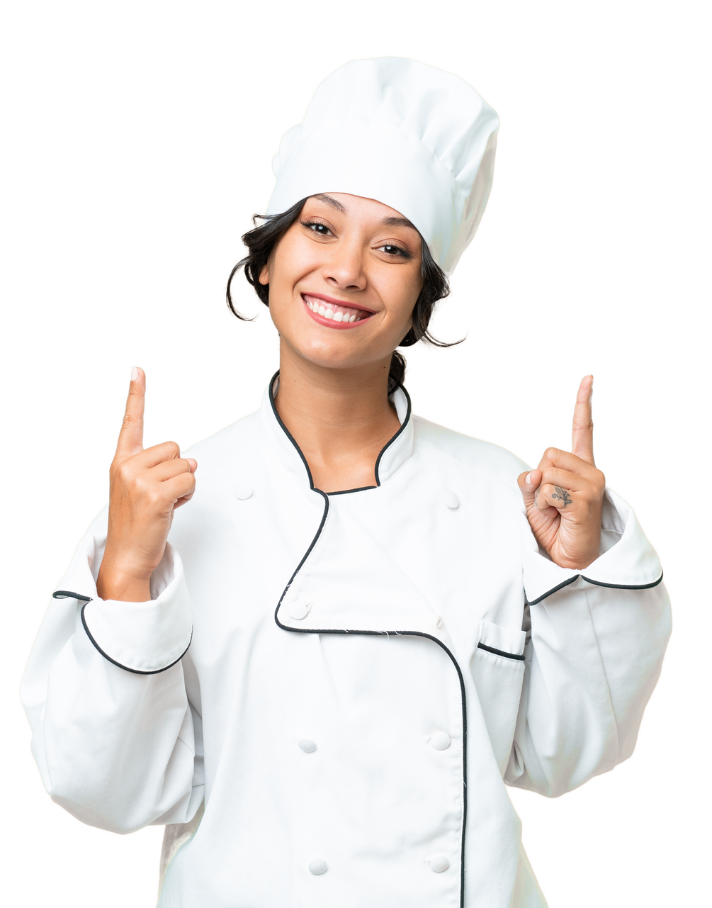 Une cheffe sourit et pointe du doigt vers le haut.