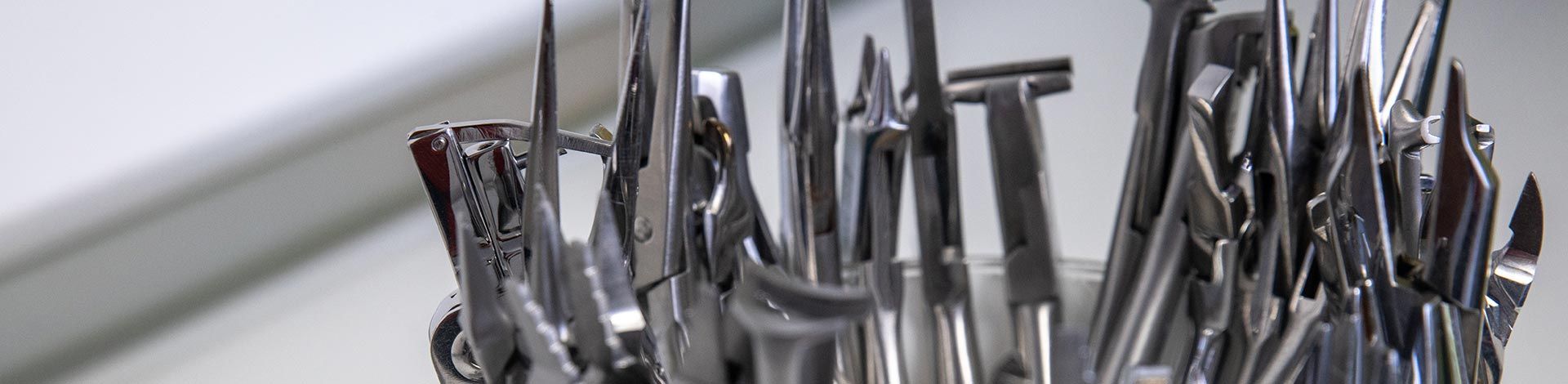 Detailaufnahme Instrumente Kieferorthopädie